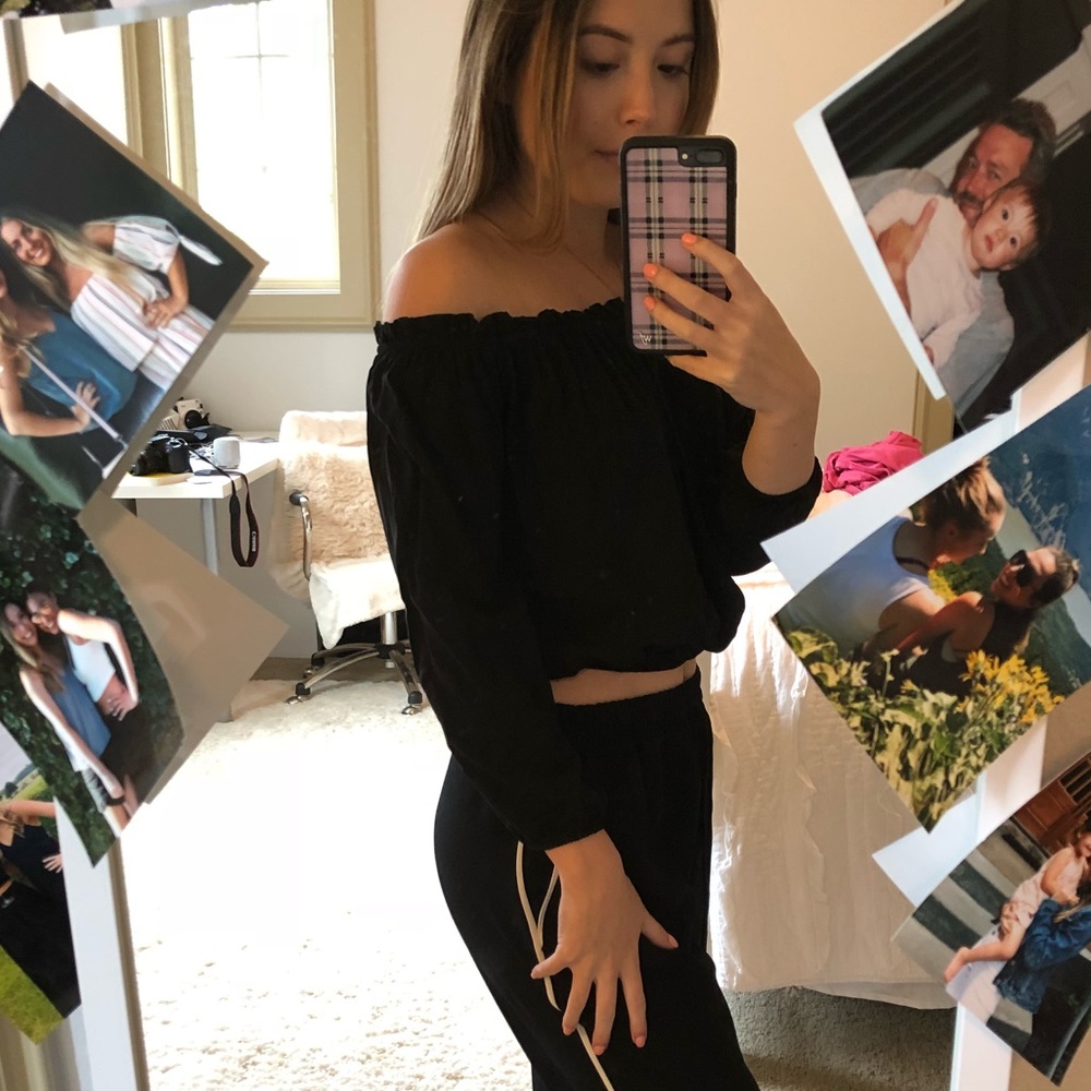 Brandy Melville off the shoulder top